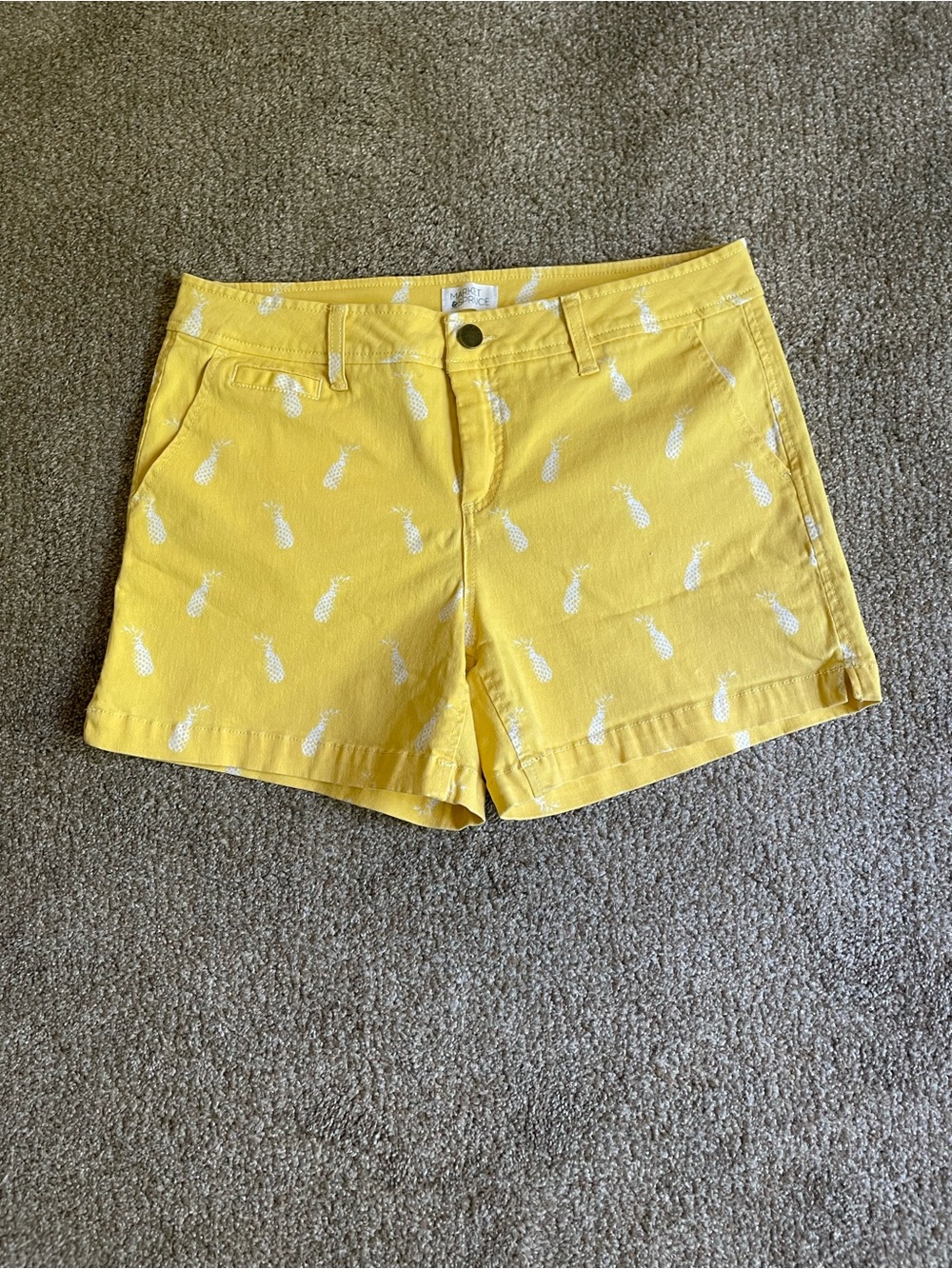 Market & Spruce Yellow Pineapple Print Women's Shorts Size 8 4in Cotton/Spandex